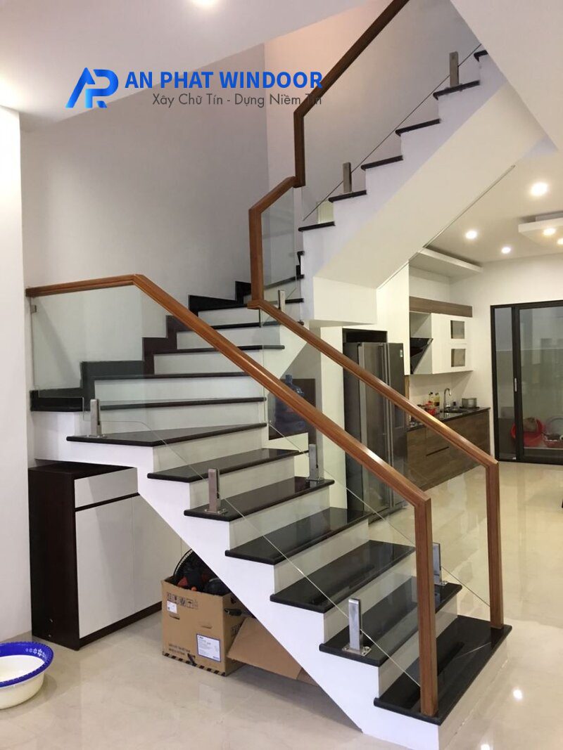 Lan Can Kính Tay Vịn Nhôm â