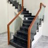 Cầu thang kính chân lửng bắt cạnh