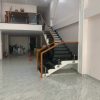 Cầu thang kính chân lửng kính màu xanh đen