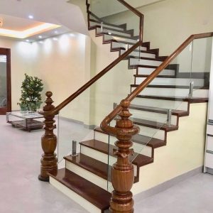 Cầu thang kính chân ngàm