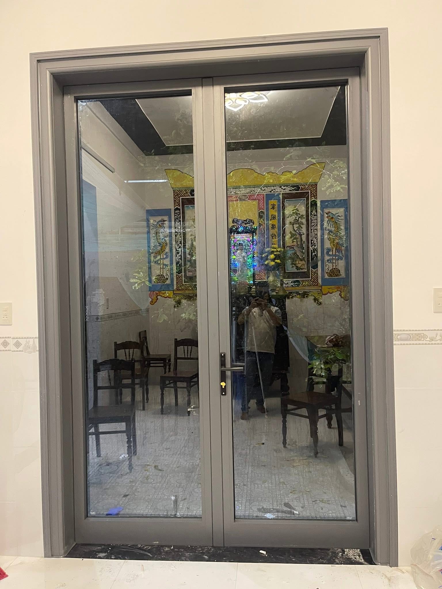 Cửa đi mở quay 2 cánh 7