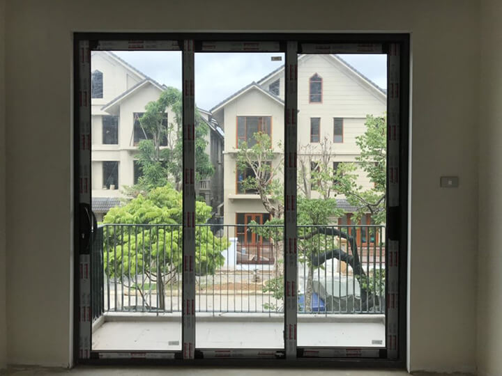 Cửa đi mở trượt 1, 2, 3, 4 cánh hệ 93 3