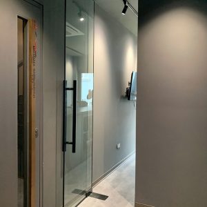 Cửa kính cường lực 1 cánh mở quay 1