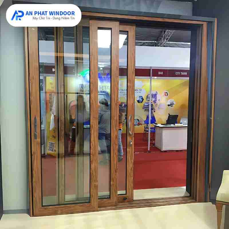 Cửa đi mở trượt 3 cánh nhôm Xingfa Việt Nam