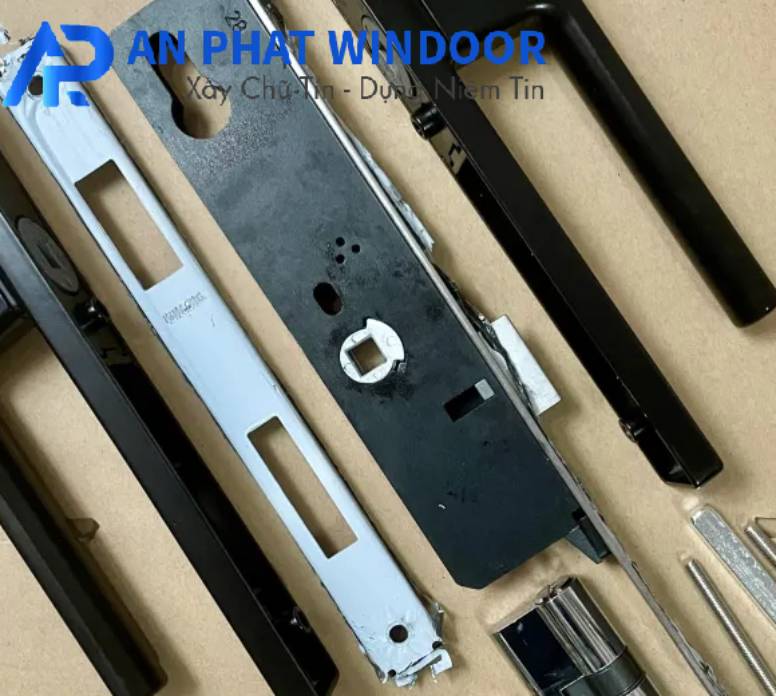 Khi nào nên dùng khóa cơ tay gạt truyền thống?