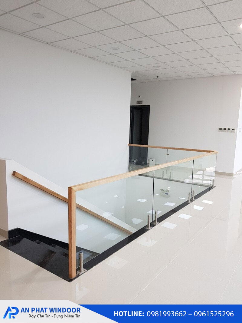 Lưu Ý Khi Chọn Vật Tư Tlắp Đặt Lan Can Kính Nhôm Xingfa