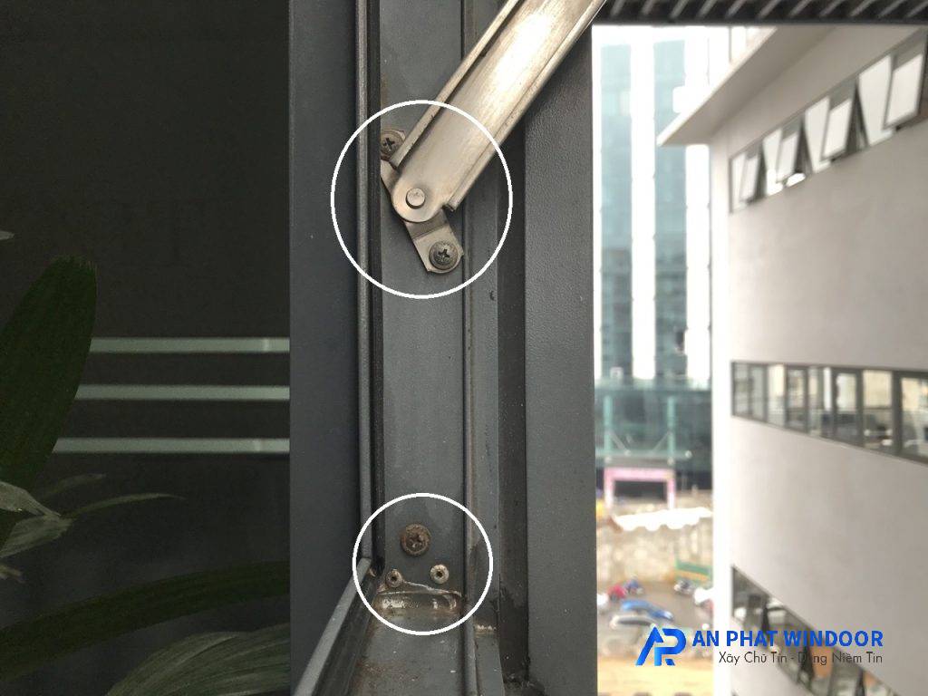 Hình ảnh tác hại khi mua phải cửa nhôm Xingfa giá rẻ chất lượng kém?